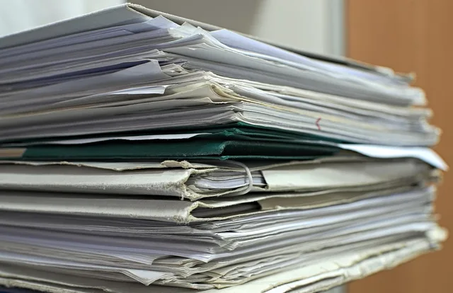 papers, projects, documents, documentation, job, work, office, to do, limit, the norm, to perform, remodel, stack, to lie, work desk, business, invoice, payments, a lot, invoice, invoice, invoice, invoice, invoice. Projektbeispiele in Angeboten richtig lesen